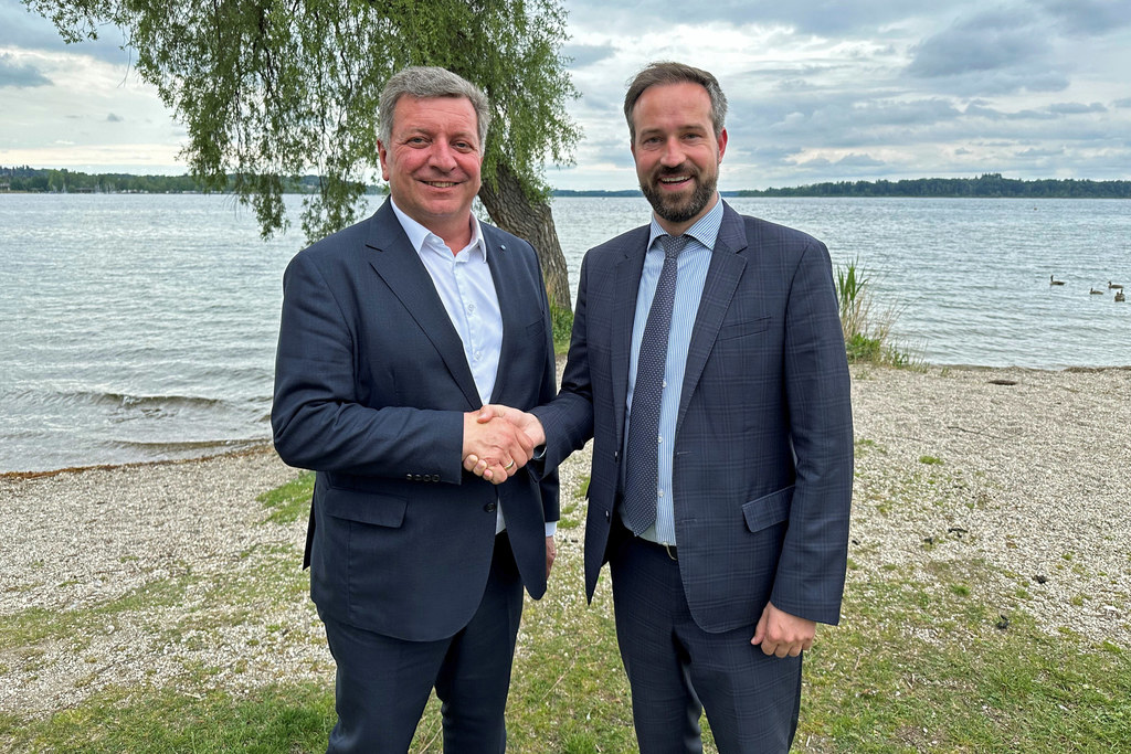 Grenzüberschreitende Verkehrsfragen standen im Mittelpunkt der Gespräche von Landeshauptmann-Stellvertreter Stefan Schnöll mit dem bayerischen Staatsminister Christian Bernreiter am Chiemsee.